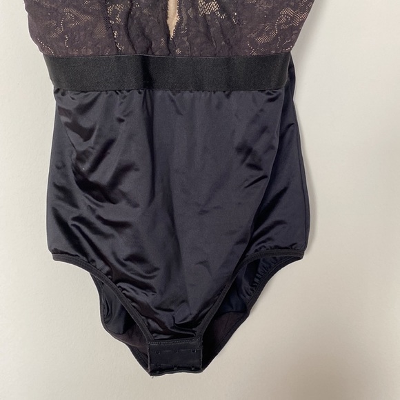 Maidenform Sexy Bodysuit size medium - Picture 3 of 13